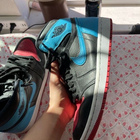 Women’s Air Jordan UNC to Chicago Size: 9 - Picture 5 of 8